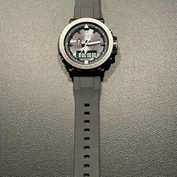 Casio Mens Pro Trek Solar Powered Silicone Watch - Picture 9 of 9